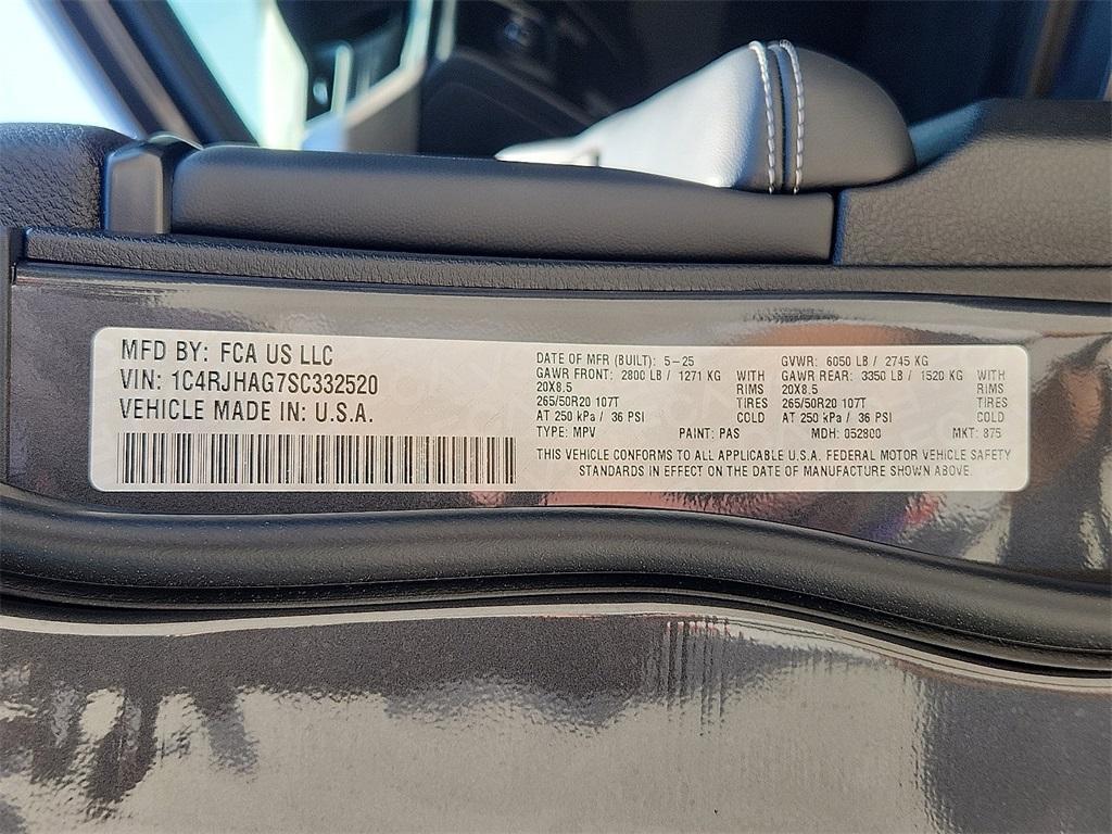 new 2025 Jeep Grand Cherokee car, priced at $48,375