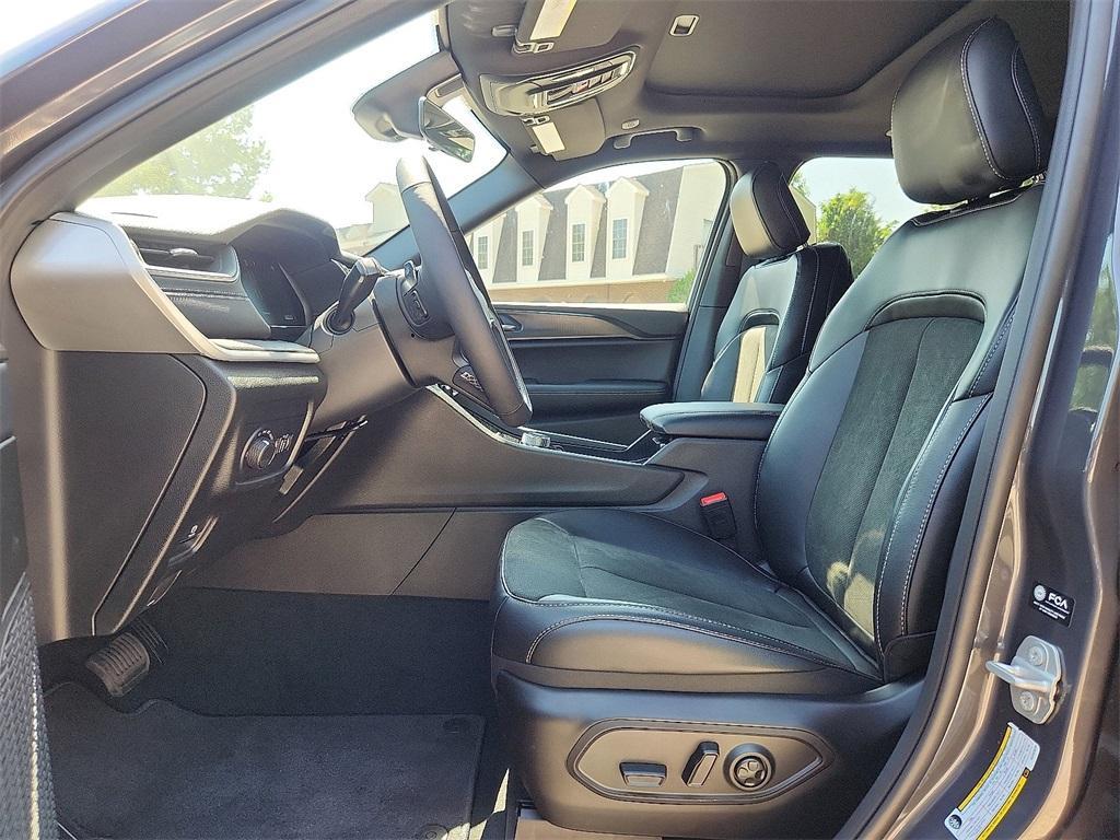 new 2025 Jeep Grand Cherokee car, priced at $48,375