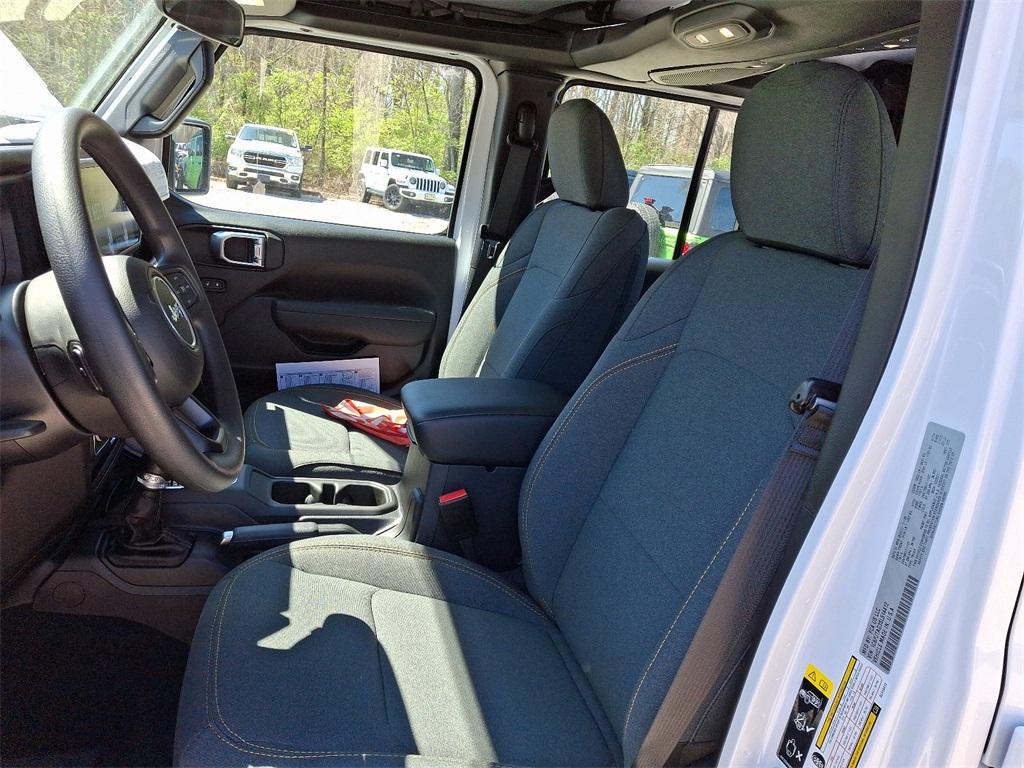 new 2025 Jeep Gladiator car, priced at $40,165