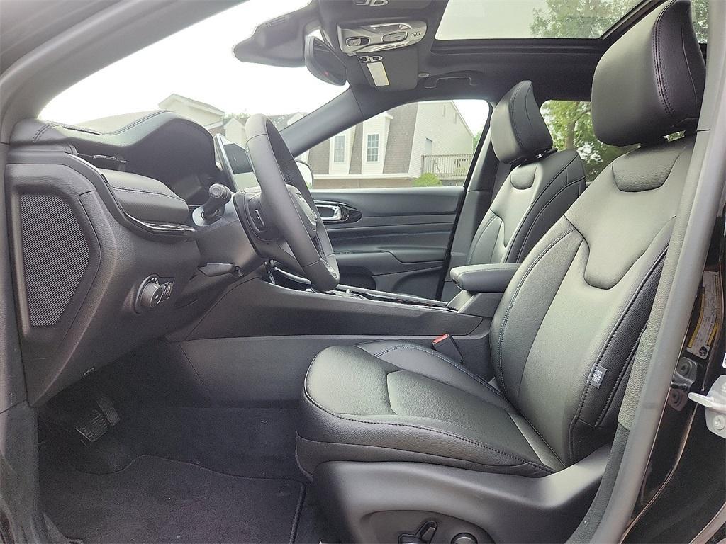 new 2025 Jeep Compass car, priced at $40,105