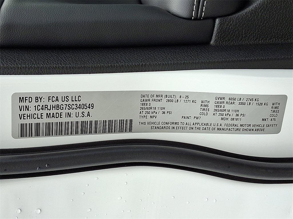 new 2025 Jeep Grand Cherokee car, priced at $49,415