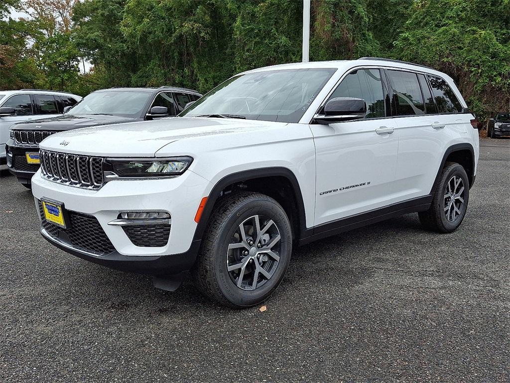 new 2025 Jeep Grand Cherokee car, priced at $49,415