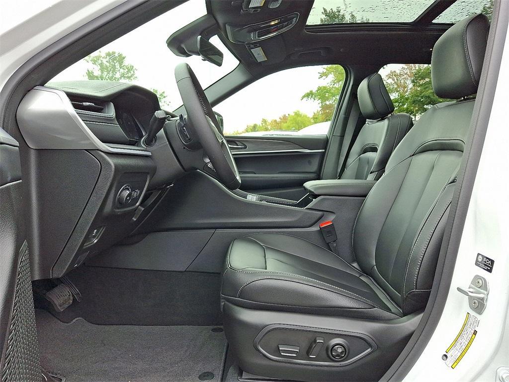 new 2025 Jeep Grand Cherokee car, priced at $49,415