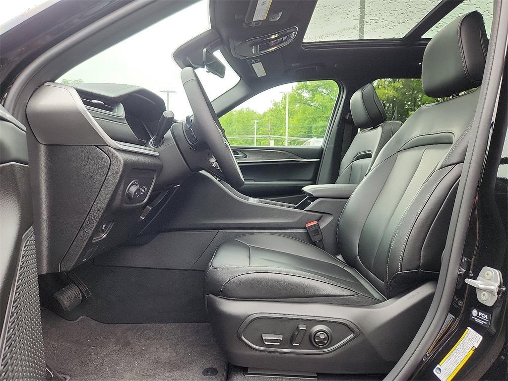 new 2025 Jeep Grand Cherokee car