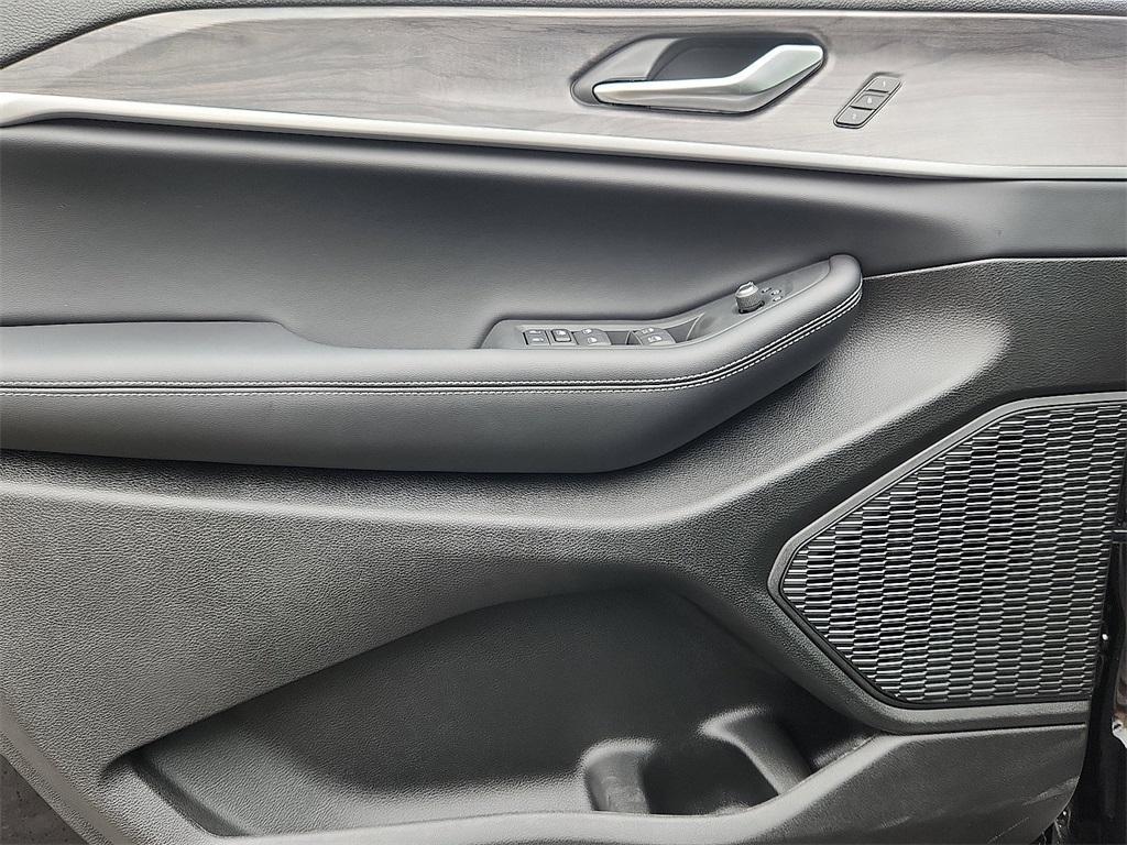new 2025 Jeep Grand Cherokee car