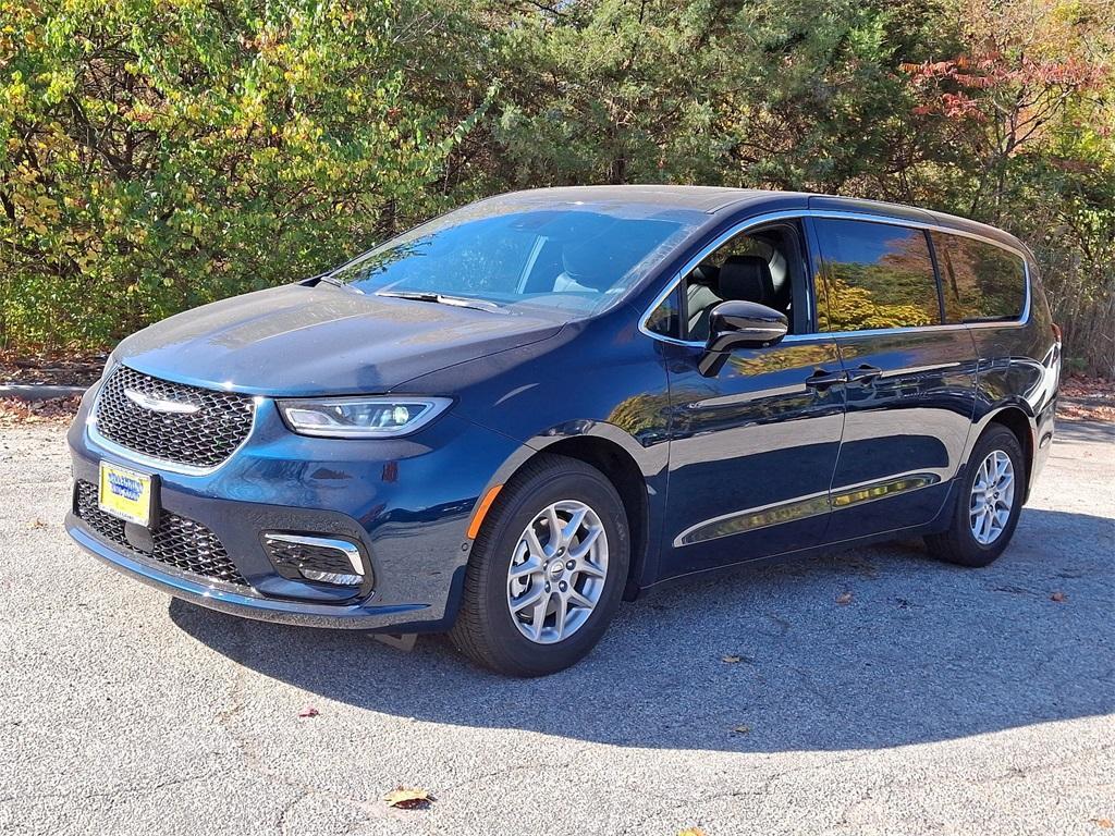 new 2025 Chrysler Pacifica car, priced at $47,815