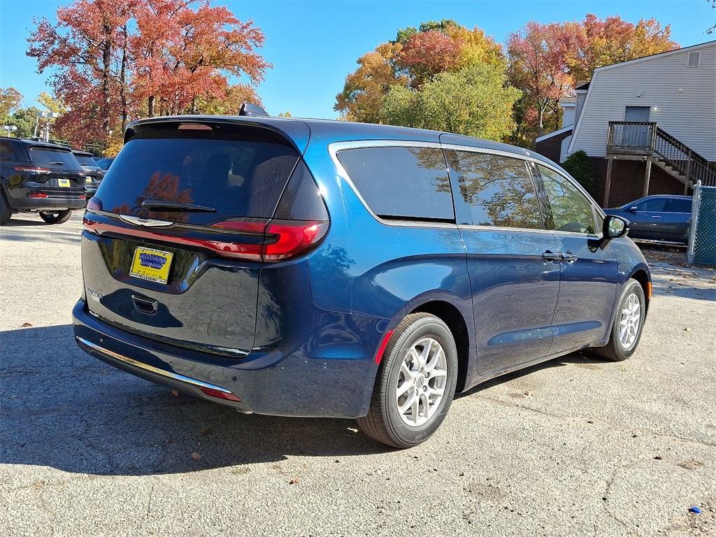 new 2025 Chrysler Pacifica car, priced at $47,815