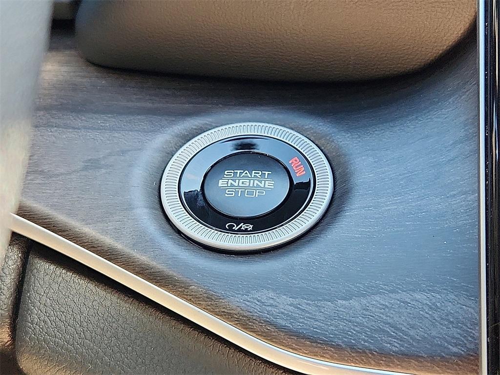 new 2025 Jeep Grand Cherokee car, priced at $52,735