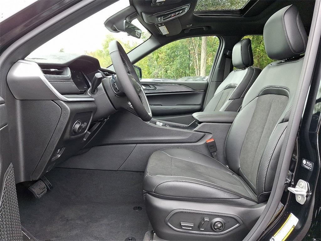 new 2025 Jeep Grand Cherokee car, priced at $47,725