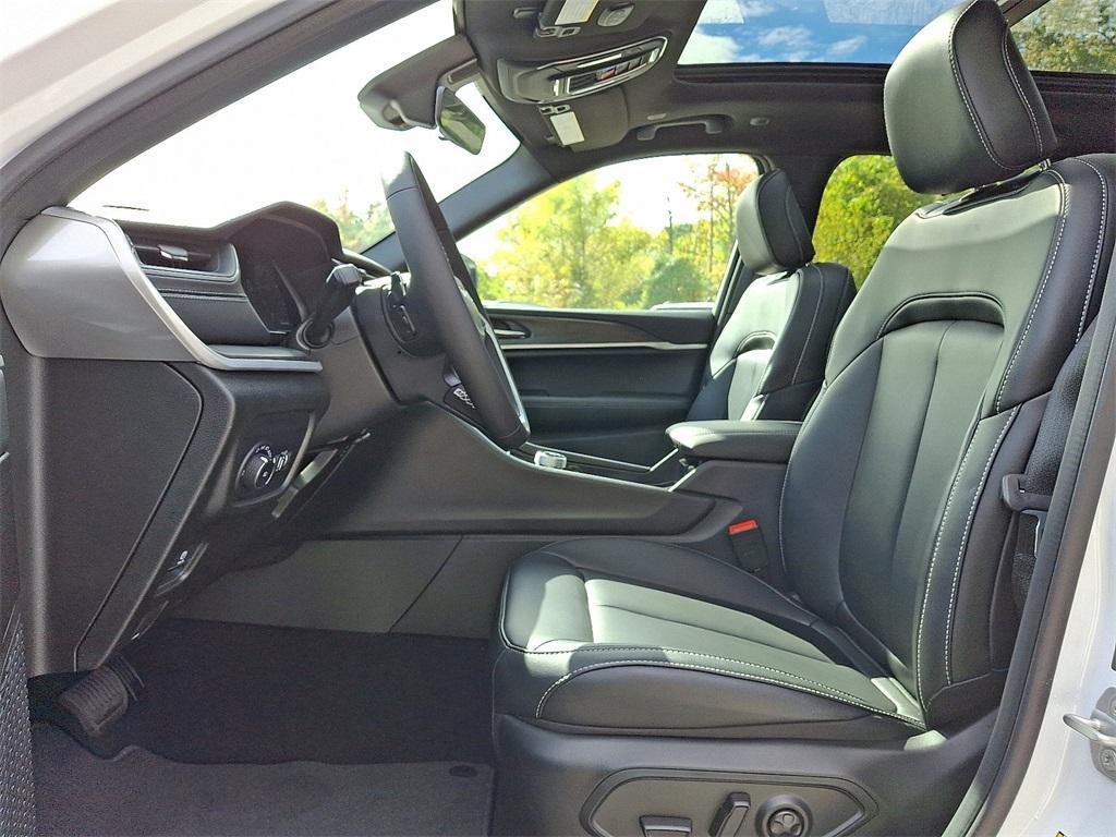 new 2025 Jeep Grand Cherokee car, priced at $49,415