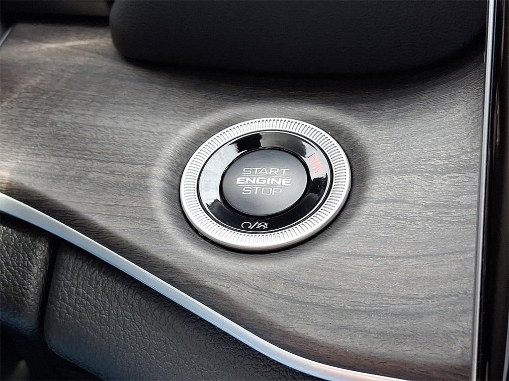 new 2025 Jeep Grand Cherokee car, priced at $49,415