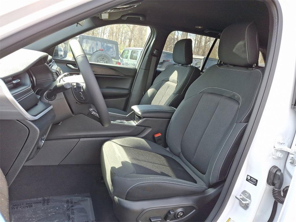 new 2025 Jeep Grand Cherokee car