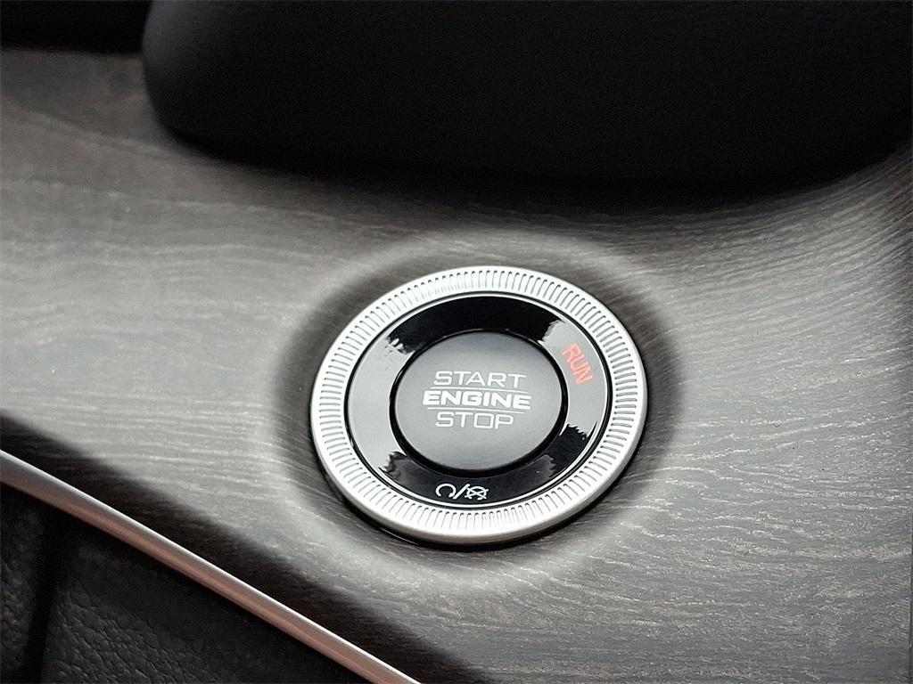 new 2025 Jeep Grand Cherokee car, priced at $52,235