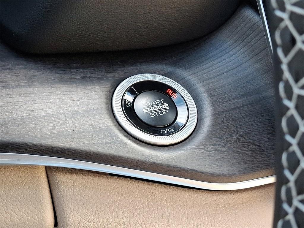 new 2025 Jeep Grand Cherokee car, priced at $52,140