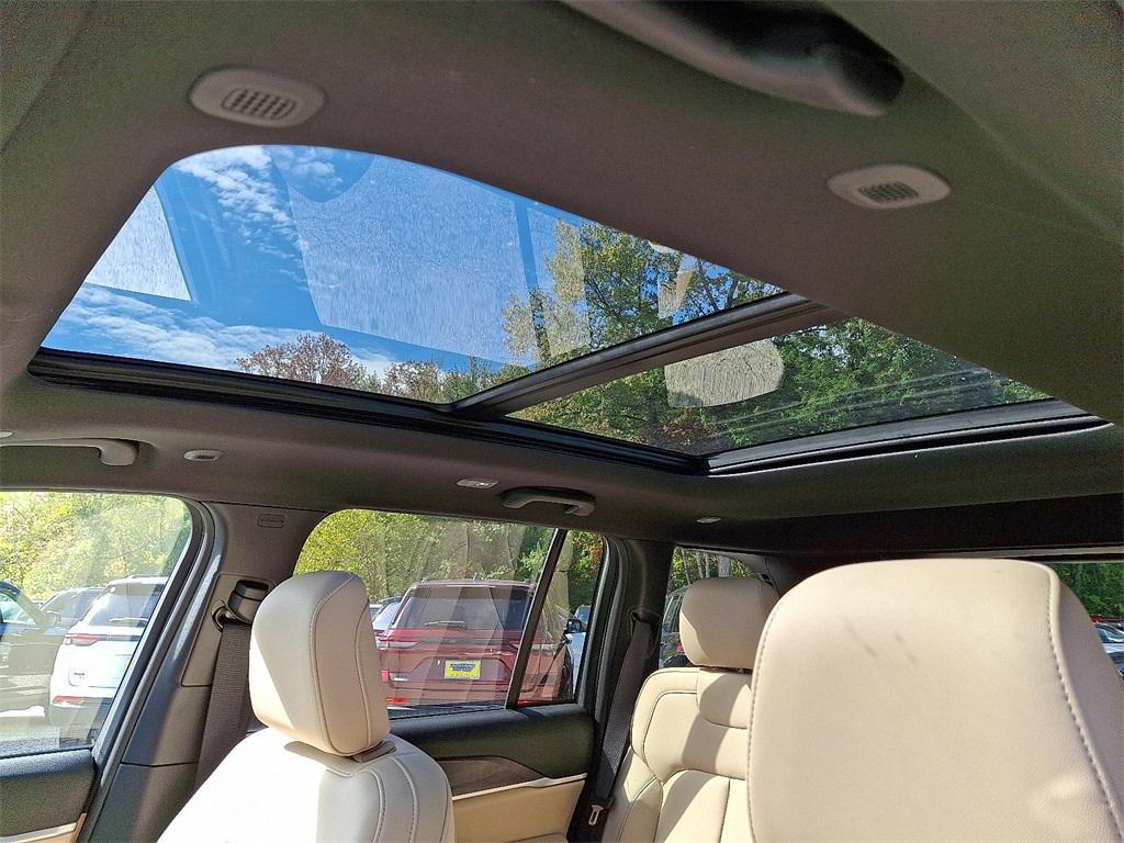 new 2025 Jeep Grand Cherokee car, priced at $52,140