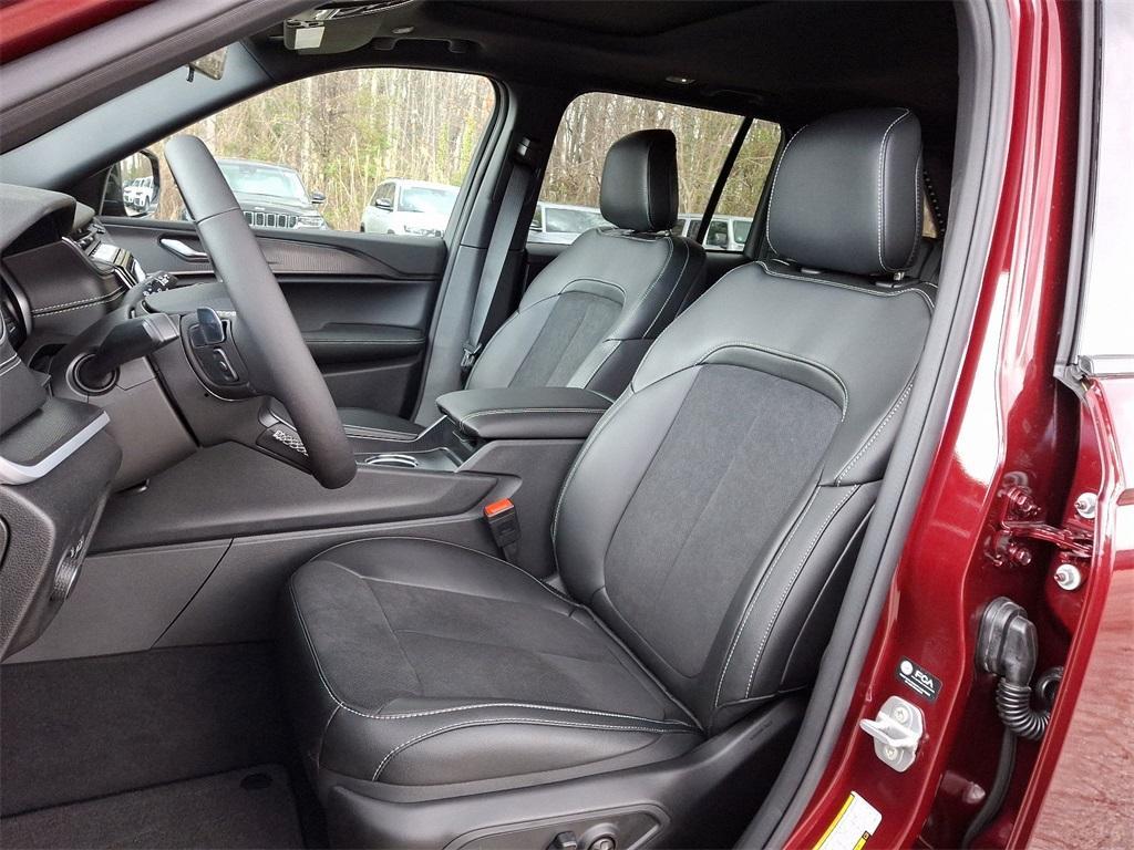 new 2025 Jeep Grand Cherokee car, priced at $48,175