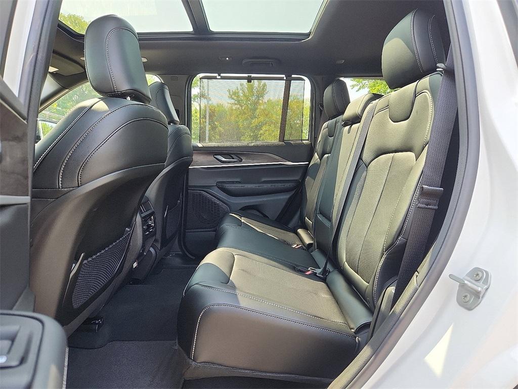 new 2025 Jeep Grand Cherokee car, priced at $55,960