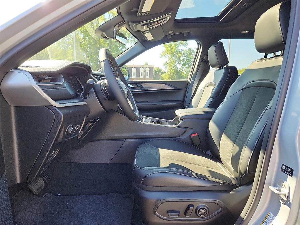 new 2025 Jeep Grand Cherokee car, priced at $46,730