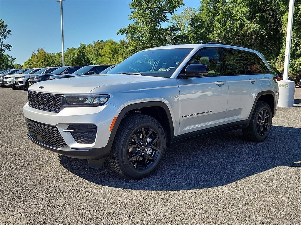 new 2025 Jeep Grand Cherokee car, priced at $46,730