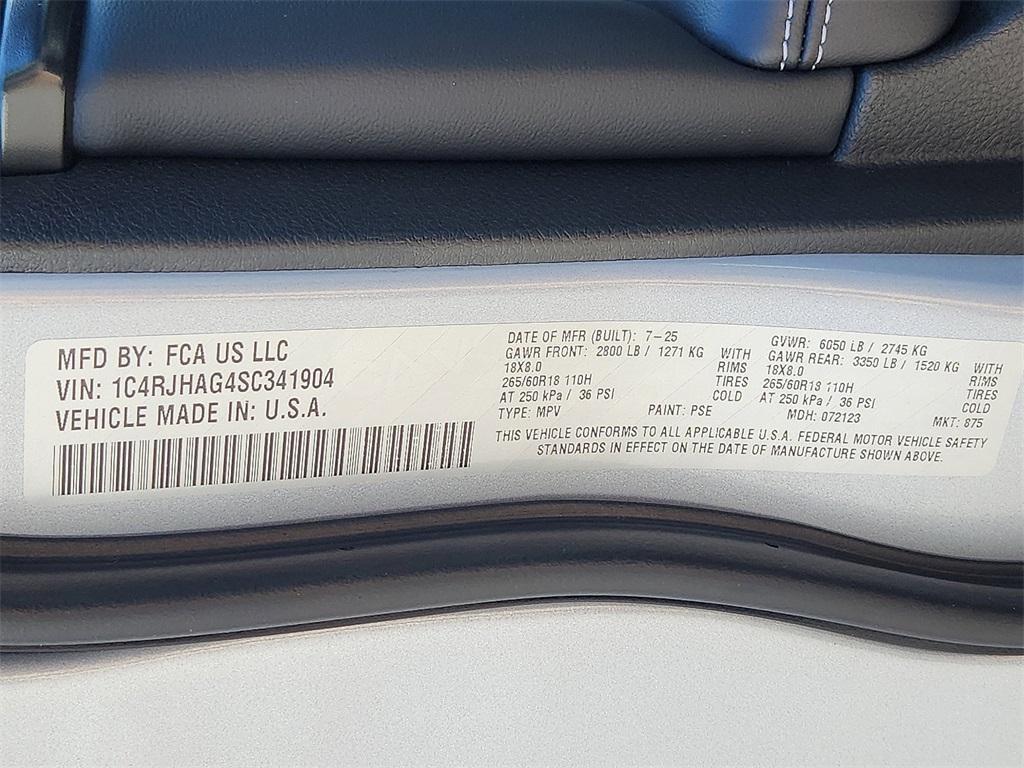 new 2025 Jeep Grand Cherokee car, priced at $46,730