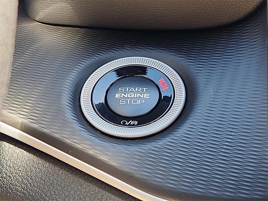 new 2025 Jeep Grand Cherokee car, priced at $46,730