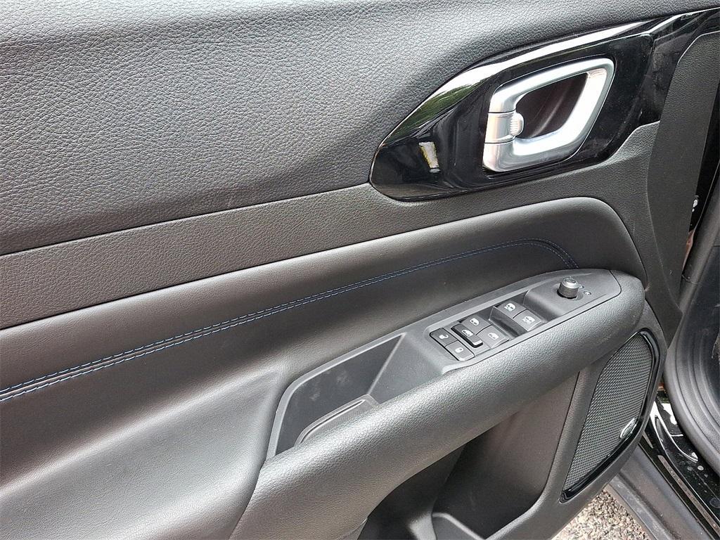 new 2025 Jeep Compass car, priced at $40,105