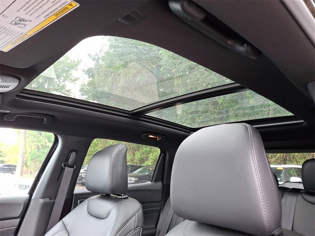 new 2025 Jeep Compass car, priced at $40,105