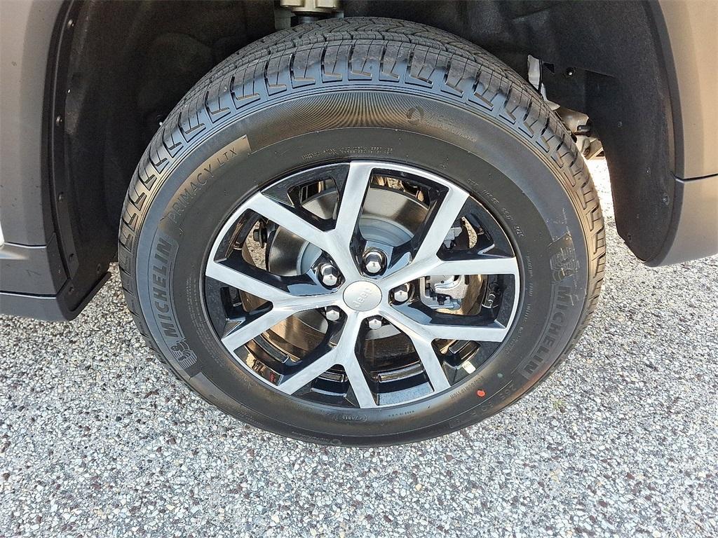 new 2025 Jeep Grand Cherokee car, priced at $49,415