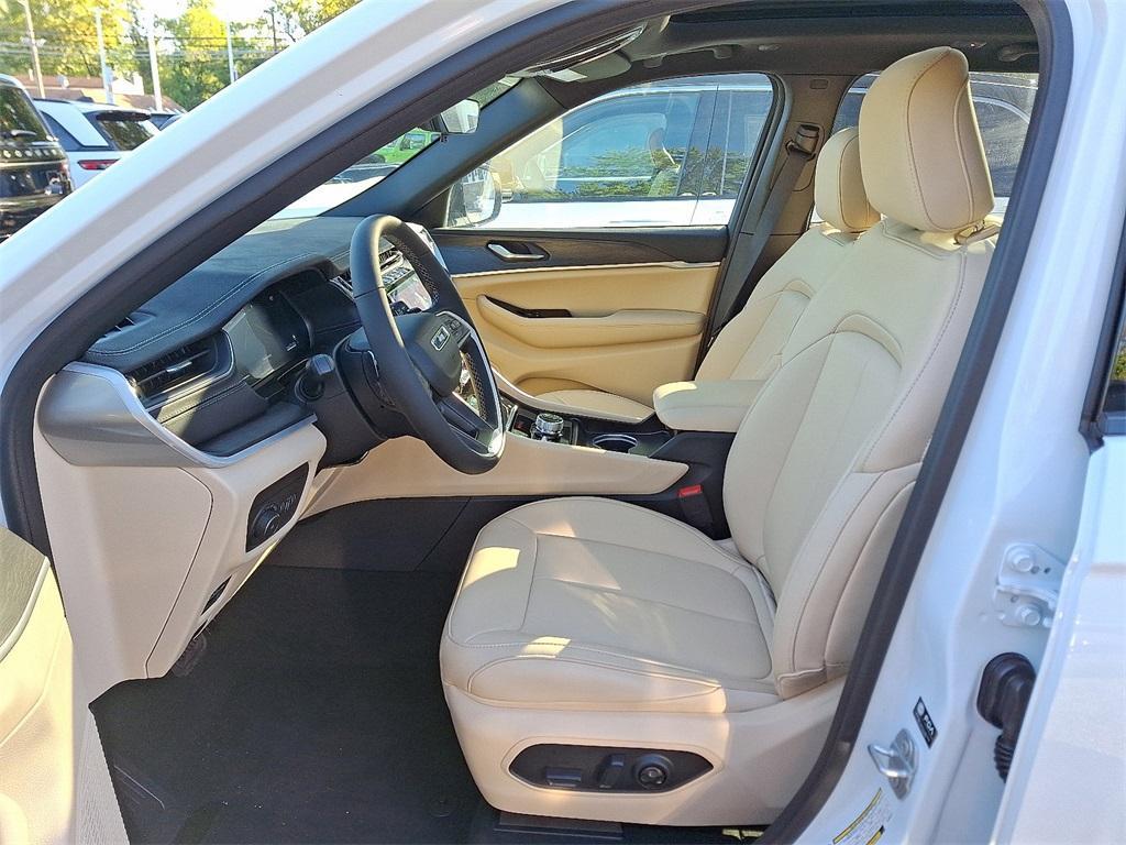 new 2025 Jeep Grand Cherokee car, priced at $49,415