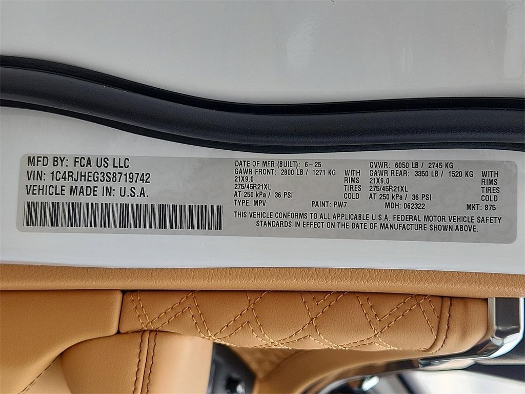 new 2025 Jeep Grand Cherokee car, priced at $65,940