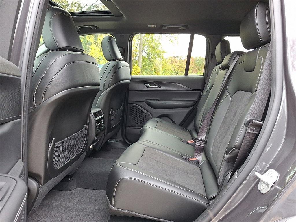 new 2025 Jeep Grand Cherokee car, priced at $48,375