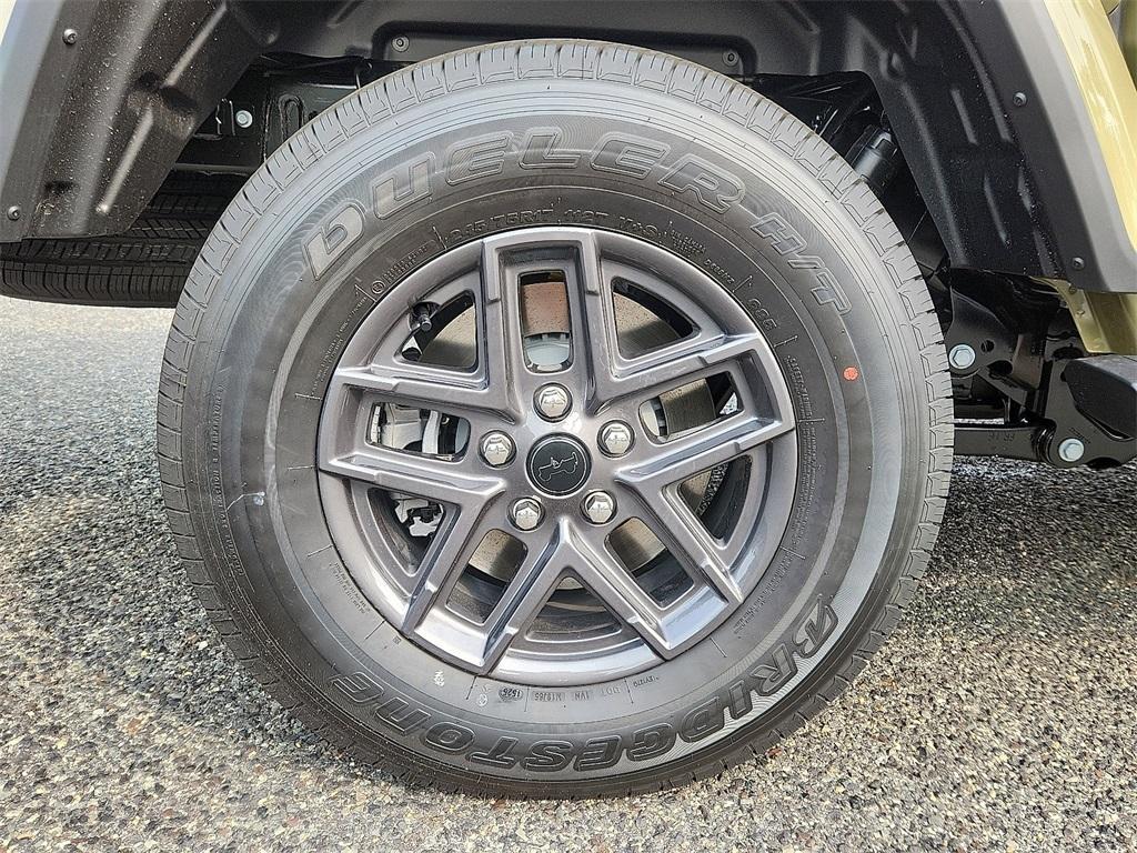 new 2025 Jeep Gladiator car, priced at $51,425