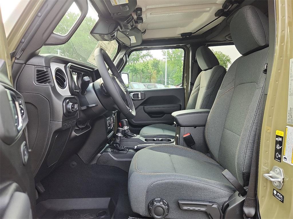 new 2025 Jeep Gladiator car, priced at $51,425