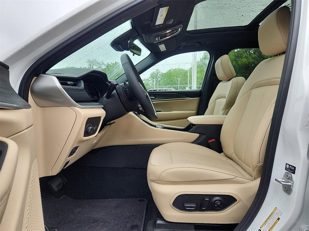 new 2025 Jeep Grand Cherokee car, priced at $49,415