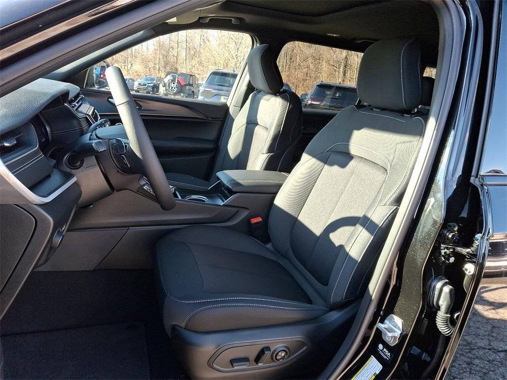 new 2025 Jeep Grand Cherokee L car, priced at $45,720