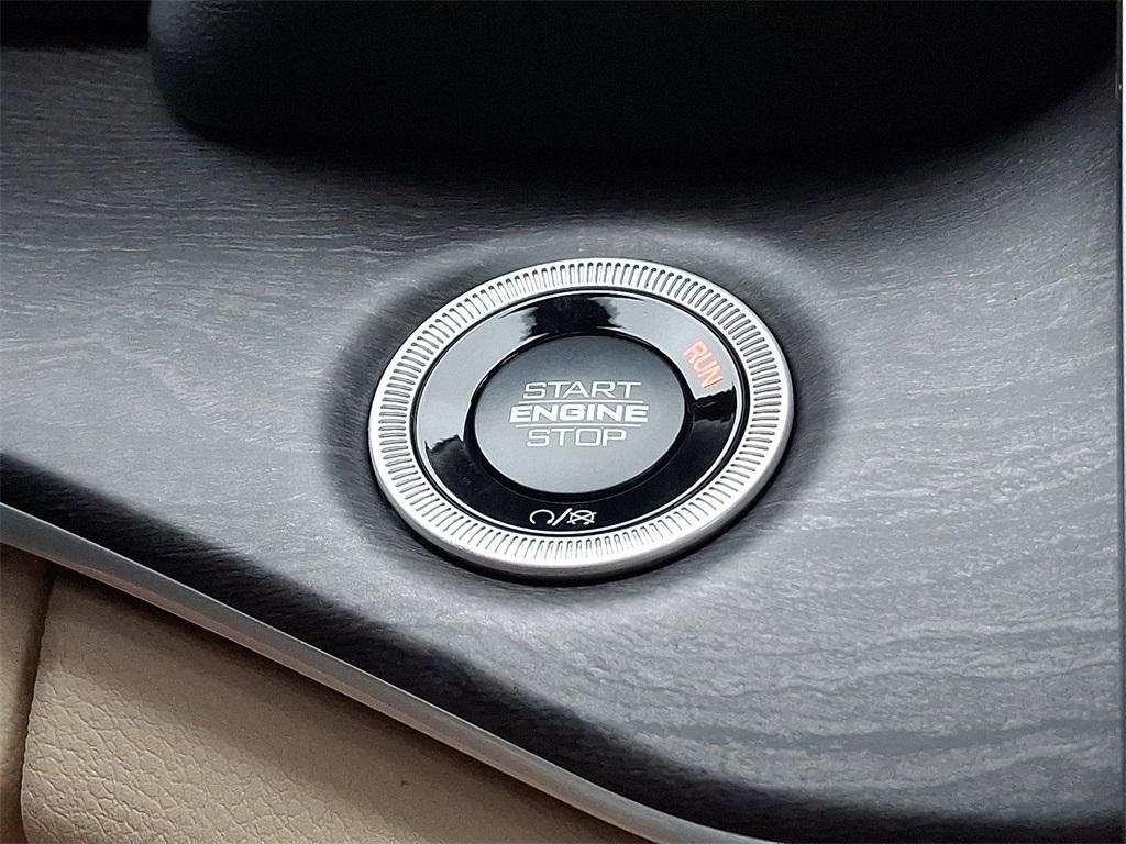 new 2025 Jeep Grand Cherokee car, priced at $55,660