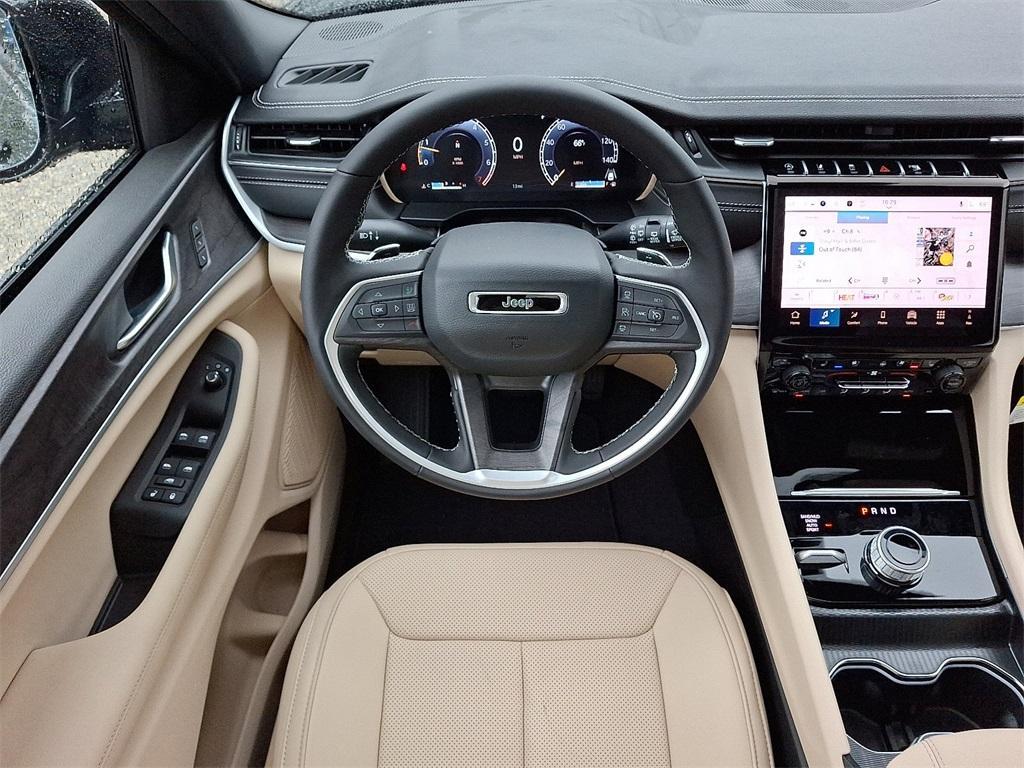 new 2025 Jeep Grand Cherokee car, priced at $55,660