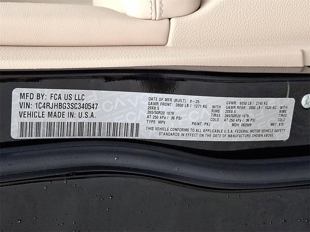 new 2025 Jeep Grand Cherokee car, priced at $55,660