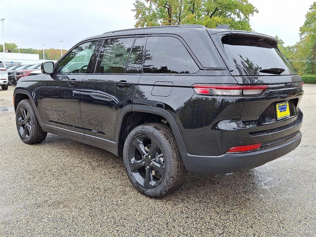 new 2025 Jeep Grand Cherokee car, priced at $55,660