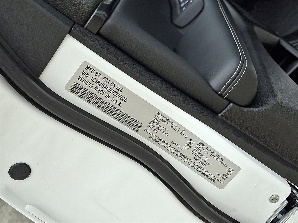 new 2025 Jeep Grand Cherokee car, priced at $46,135