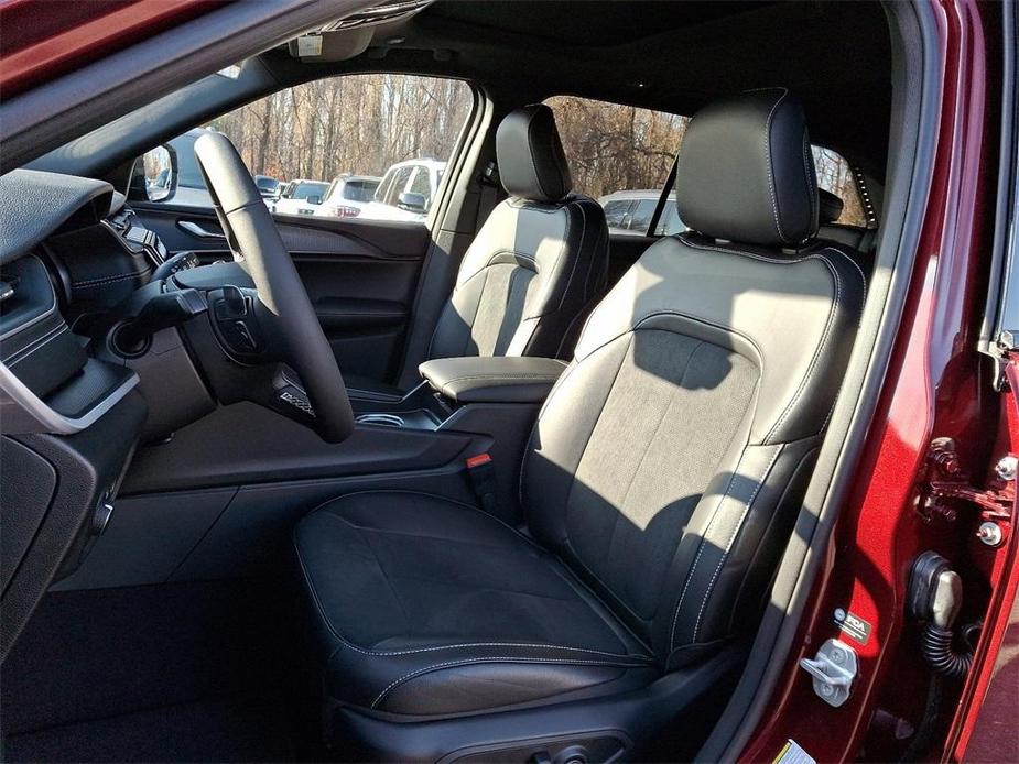 new 2025 Jeep Grand Cherokee car, priced at $48,175