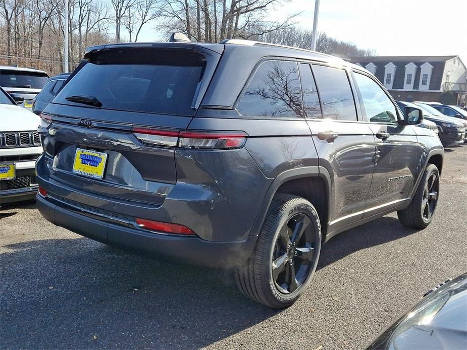 new 2025 Jeep Grand Cherokee car, priced at $48,175