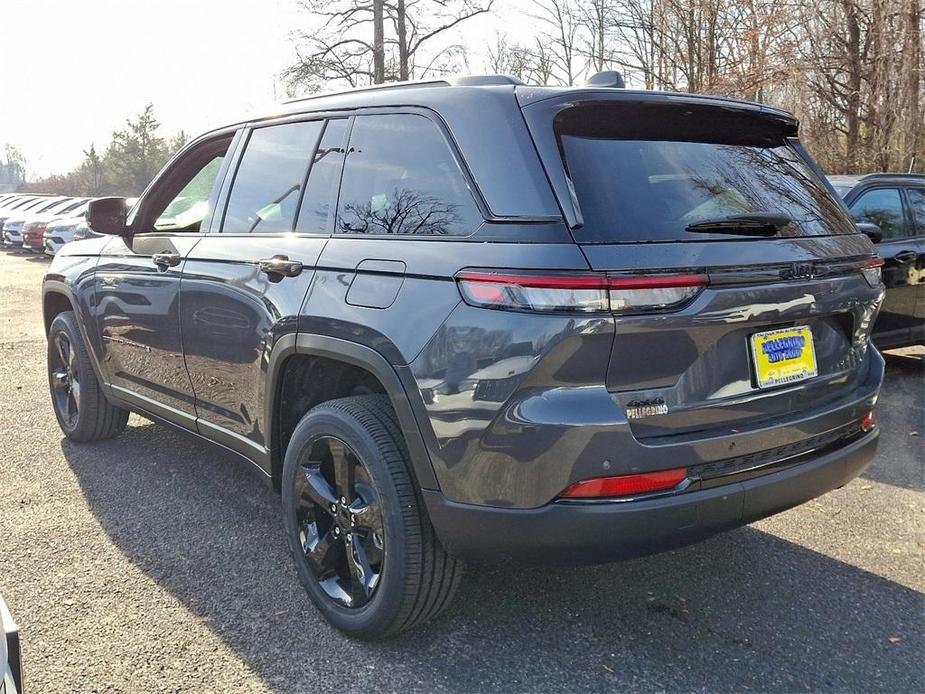 new 2025 Jeep Grand Cherokee car, priced at $48,175