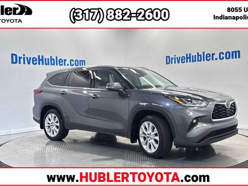 used 2020 Toyota Highlander car, priced at $35,995