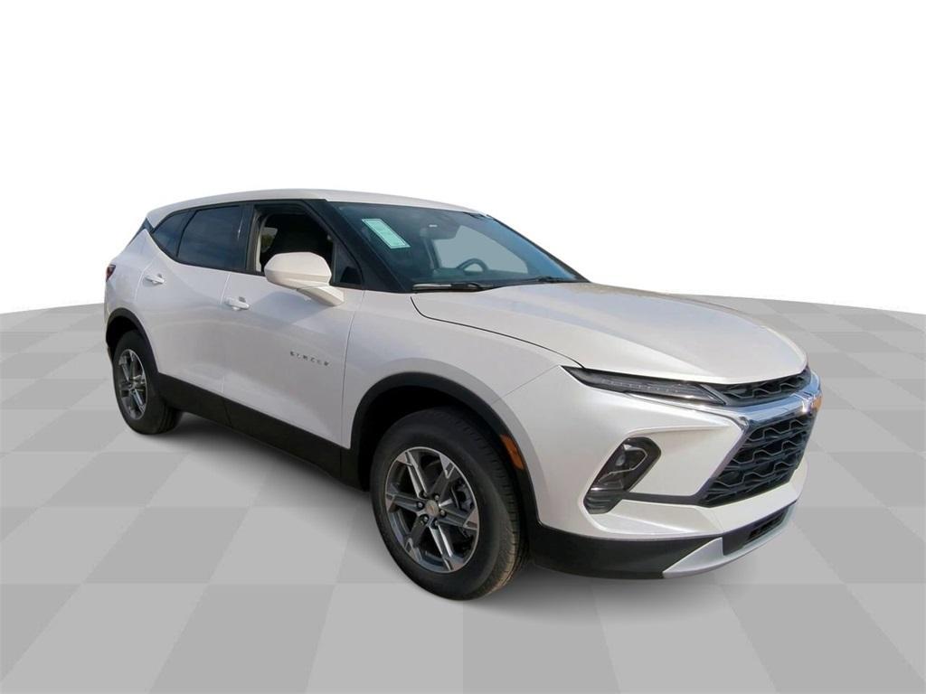 new 2025 Chevrolet Blazer car, priced at $33,040