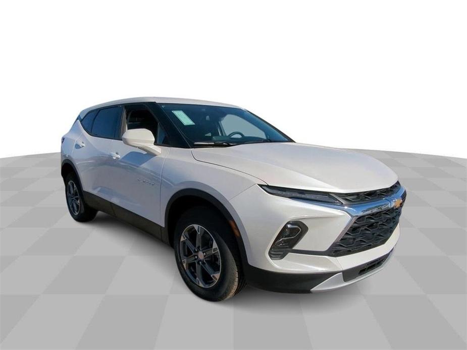 new 2025 Chevrolet Blazer car, priced at $33,040