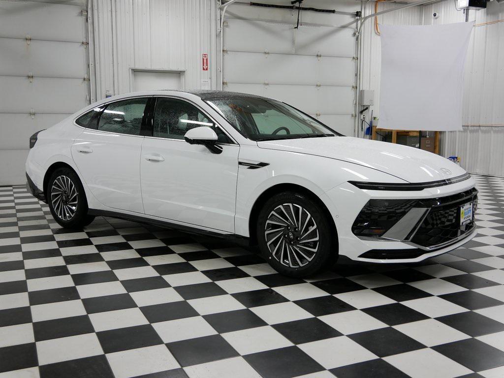 new 2025 Hyundai Sonata Hybrid car, priced at $35,929