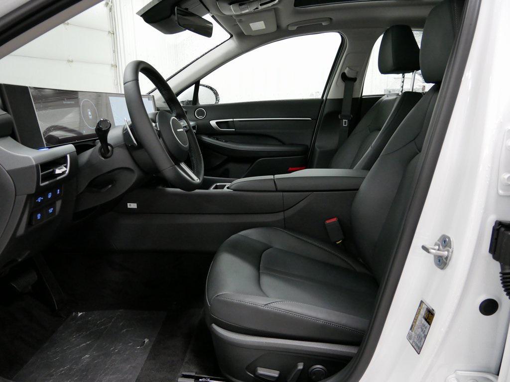 new 2025 Hyundai Sonata Hybrid car, priced at $35,929