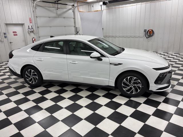 new 2026 Hyundai Sonata Hybrid car, priced at $30,166