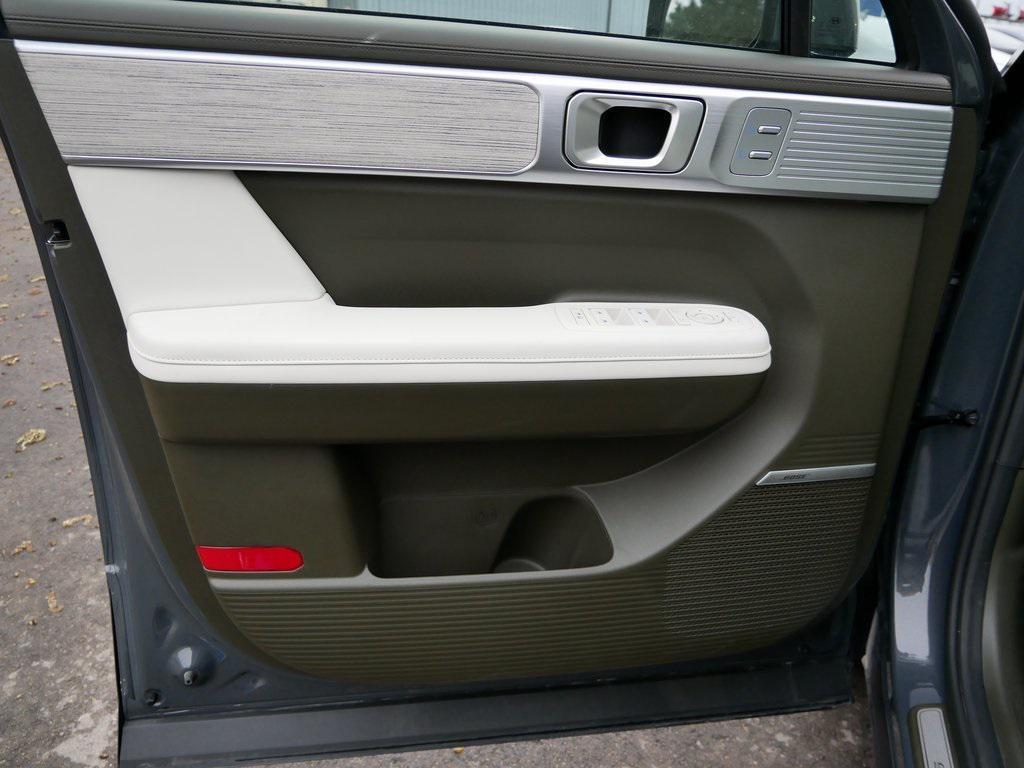 used 2024 Hyundai Santa Fe car, priced at $38,500